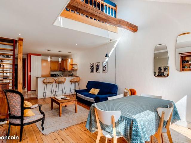 Nantes Centre historique dernier étage duplex 2 chambres 84 m² au sol