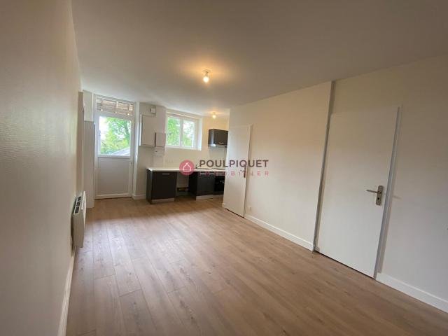 NANTES Appartement T2 rénové Place Zola Vue dégagée | Poulpiquet Immobilier