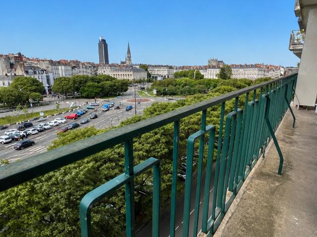 Nantes Gloriette T2 lumineux 54 m2 6e étage ascenseur