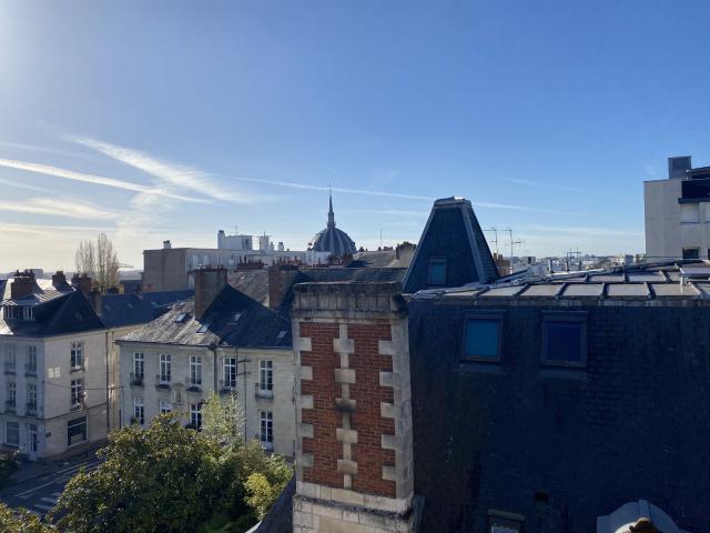 NANTES DOBRE STUDIO CALME ET LUMINEUX