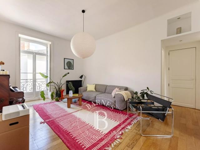 NANTES CATHEDRALE Appartement traversant avec vue dégagée sur un parc