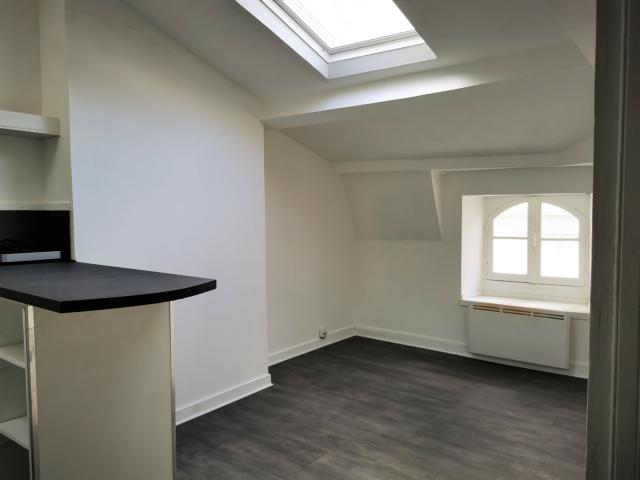 NANTES HYPER CENTRE T2 DERNIER ETAGE CALME 128 000 € FAI