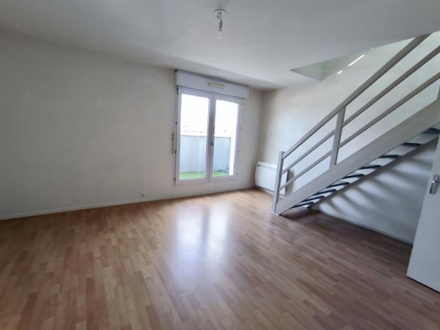 Nantes Saint Jacques. T2 bis duplex avec vue Loire. 182 000
