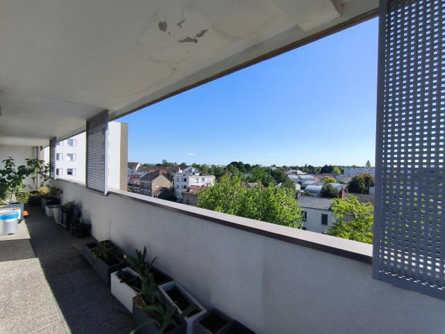 Nantes Saint Jacques. Appartement T4 récent avec loggia de 31 m2. 309 100 € FAI