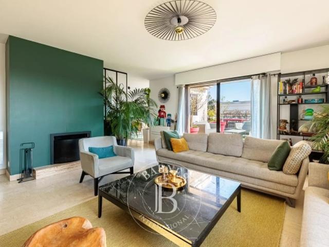 NANTES ROND POINT DE VANNES Appartement de 3 chambres avec terrasse en dernier étage