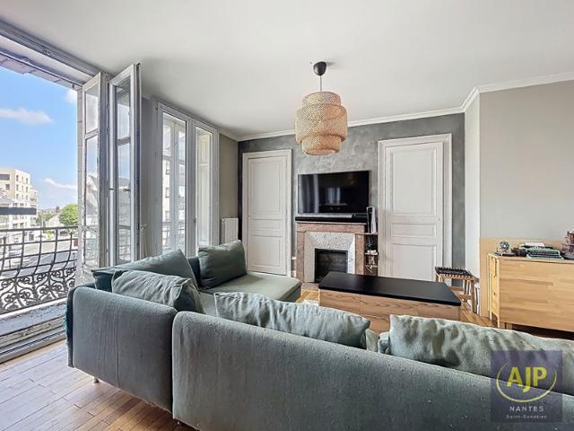 NANTES ROND POINT DE PARIS A vendre Appartement T4 de caractère 2 chambres et un bureau