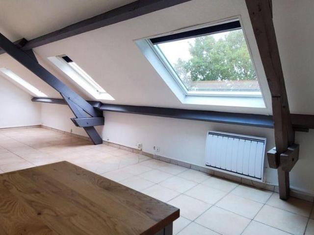 Nantes, T2 de 45 m² mansardé poutres apparentes