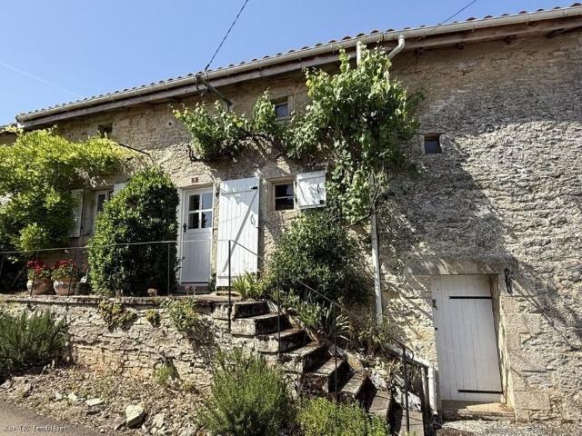Nanteuil En Vallée. Très Jolie Maison De Vacances 100m² Nanteuil en Vallée