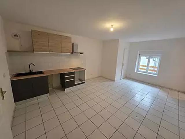 Nantua 01130 Location appartement 3 pièces t3 au dernier étage cave