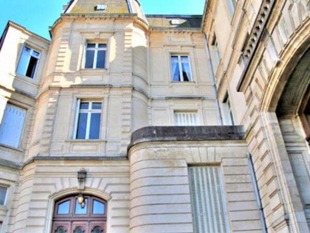 Nancy, 6 place Carnot, studio meublé neuf dans hôtel particulier