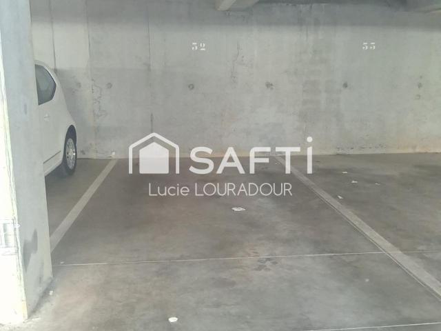 Nancy Vente Parking / Garage 54