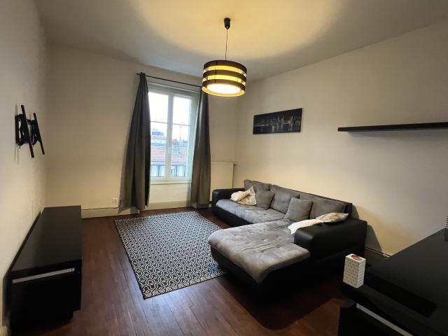 NANCY / PLACE DES VOSGES: SPACIEUX APPARTEMENT T2 MEUBLÉ