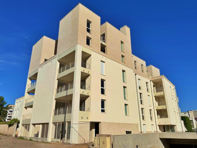 NANCY / QUAI DE LA BATAILLE: LUMINEUX APPARTEMENT T1 AVEC