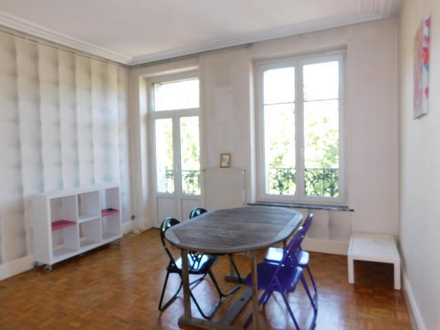 NANCY / QUARTIER PÉPINIÈRE: SPACIEUX APPARTEMENT T3 BIS AVEC BALCON DANS BEL IMMEUBLE 1920