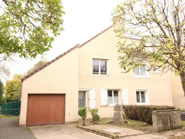 Nandy Bourg: Belle maison sans vis à vis