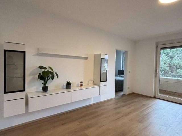 Nachmieter gesucht Wohnung mit Süd Loggia und Parkplatz auch Vierbeiner sind herzlich willkommen!