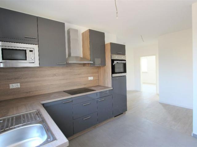 NACHMIETER ZUM 01.08.2026 gesucht! Helle, großzügige 3 Zimmer Wohnung, mit Balkon, Keller und Stellplatz!
