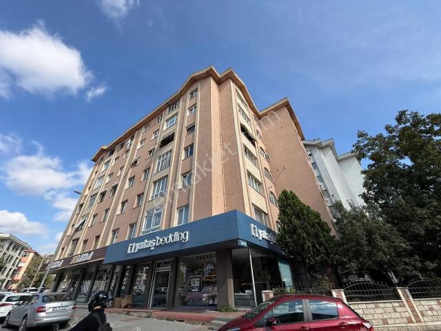 Naci Kasım Cd. Ön Cephe Köşe Kiralık 3+1 Daire Açık Otoparklı
