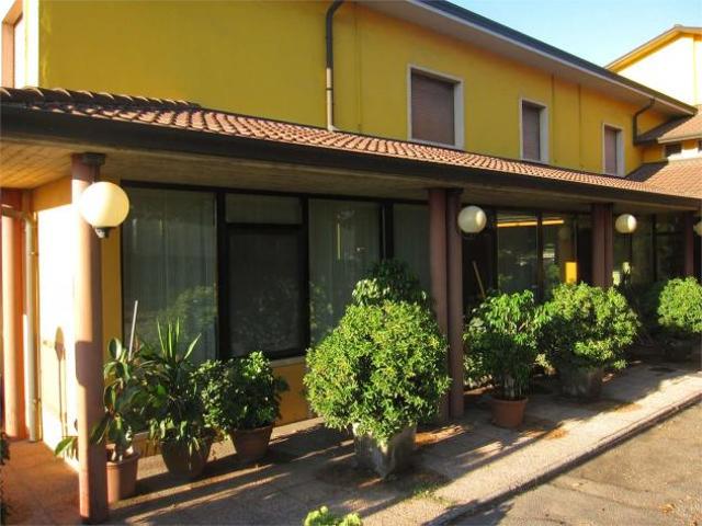 nadaalbe2 ALBERGO CON POSSIBILITA' DI CAMBIO D'USO IN RESIDENZIALE