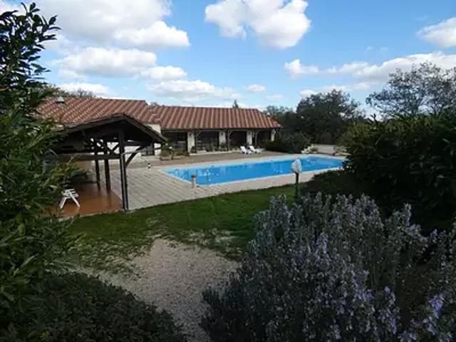 Nadaillac 24590 Achat / Vente maison 25 pièces t25 piscine jardin
