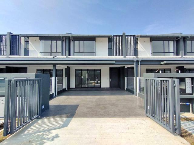 Nadira Bandar Bukit Raja 2 Storey House For Rent