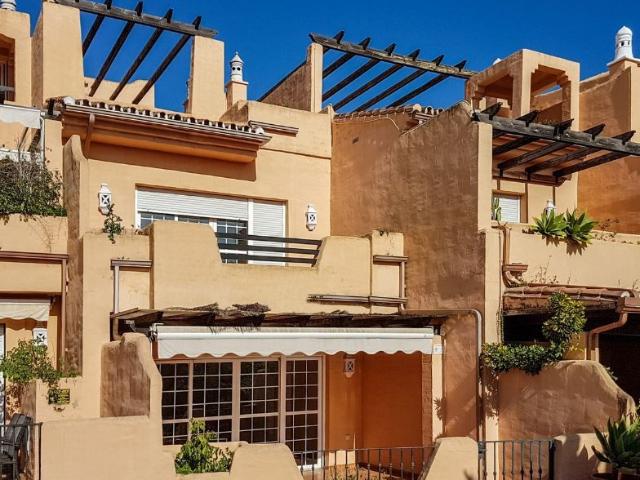 NAGUELES TOWNHOUSE 4184