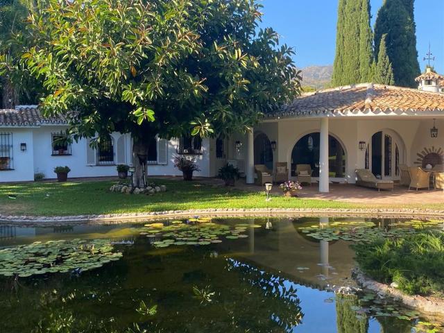 Nagüeles, Costa del Sol. 3 Dormitorios, 3 Baños, Construid. 488m² Marbella
