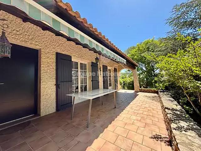 Nages et Solorgues 30114 Achat / Vente maison 5 pièces t5 au dernier étage terrasse