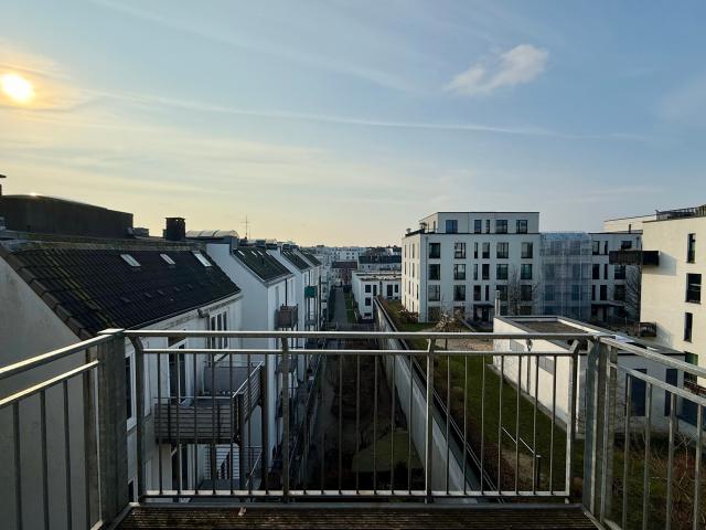 Nahe Mühlenkamp: gepflegte 3 Zimmer Altbauwohnung mit Flügeltür, Stuck und schönem West Balkon!