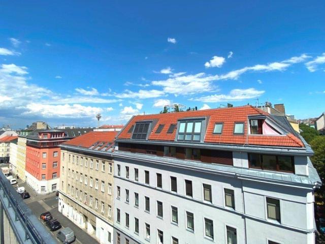 NÄHE HAUPTBAHNHOF sanierte 3 Zimmer DG Eckwohnung + Traumterrasse mit ca. 28 m²