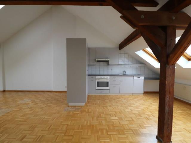 Nähe Horburgpark im Klybeck gemütliche 2.5 Zimmer Dachwohnung im 4.OG