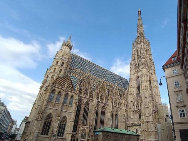 NÄHE STEPHANSPLATZ! 2 Zimmer in hervorragender Lage!
