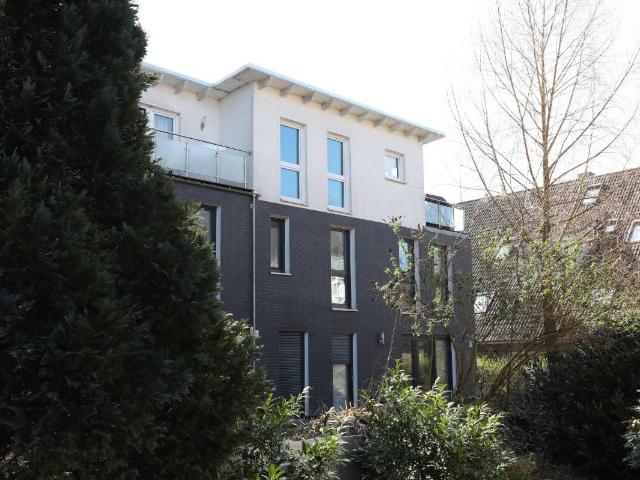 Nähe Saseler Markt / Wohnungspaket mit 4 ETW von insg. 5 und ca. 388 m² Wfl. / 92.040, NME/anno