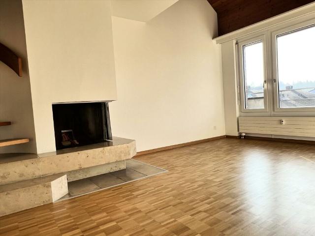 Nähe SBB Top Maisonette Wohnung mit Cheminee