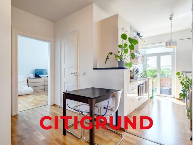 Nahe Schwabinger See Helle Dachgeschosswohnung mit sonnigem Südbalkon in historischem Altbau