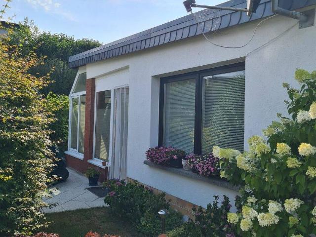 NÄHE SCHWERIN * SCHÖNER BUNGALOW AM GRAMELOWER SEE * 2 SONNIGE TERRASSEN * GROSSER WINTERGARTEN