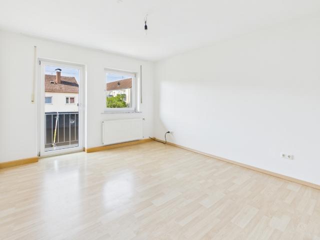 Nahe Uniklinik: Reihenmittelhaus mit Garten und Garage in Augsburg Kriegshaber
