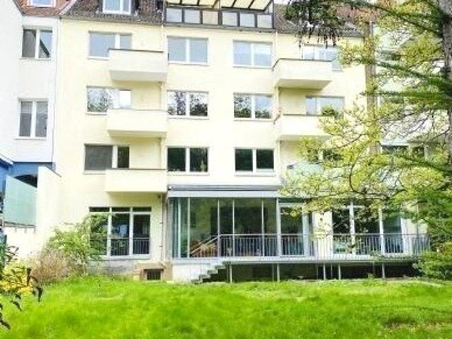 MFH Rarität: Luxuriöse 220 m² EG Wohnung mit sonnigem Garten, Garage und 9 vermieteten, renovierten Wohnungen. Nähe Eilenriede Weißekreuzplatz.