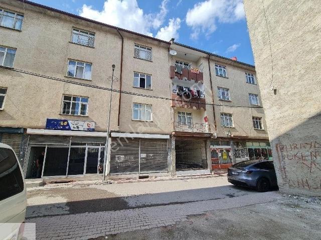 Nakipoğlu İstanbul Caddesi İsmet Paşa İlkokulu Yanı Satılık 3+1 Daire