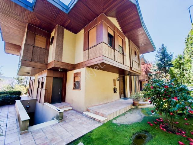 Nakkaştepe'de Elit Bir Yaşam: Kiralık Nakkaştepe Sitesinde 8+2