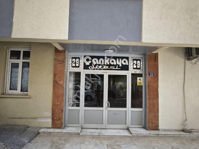 Nalçacı Caddesi'nde Satılık Geniş Bakımlı Daire