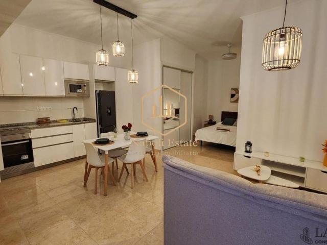 NAPOLI ESTATE presenta esta excelente oportunidad de inversión y vivienda en planta baja con entrada independiente