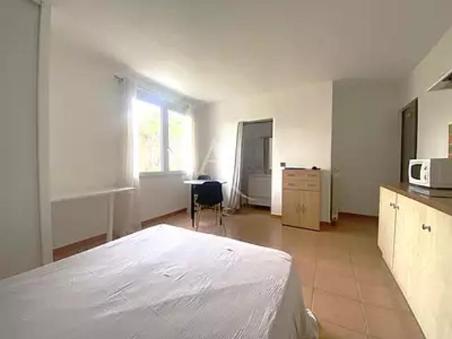 Narbonne 11100 Location appartement 1 pièce t1 au dernier étage