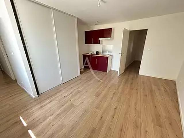 Narbonne 11100 Location appartement 2 pièces t2 au dernier étage cave