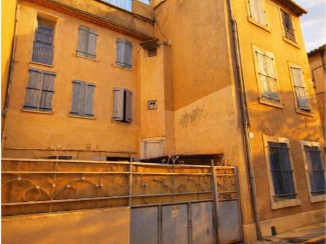 Narbonne Centre: Maison de Caractère de 171 m² T8 R+2 avec Cour Parking et Toit Terrasse