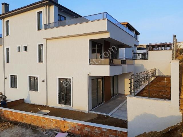 Çınarcık Esenköy De Satılık Deniz Ve Doğa Manzaralı Lüks Villa