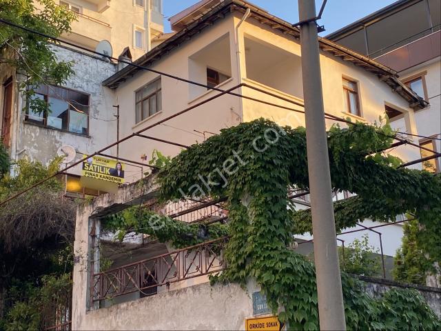 Çınarcık Harmanlarda Sahile 6. Parsel Muhteşem Konumlu Kagir Villa