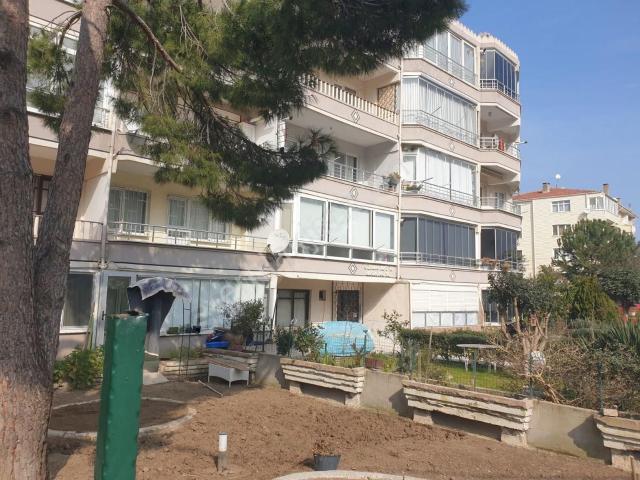 Çınarcık Vazo Mevkiin'de Denize 100m2+1 Yatırımlık Fırsat Daire