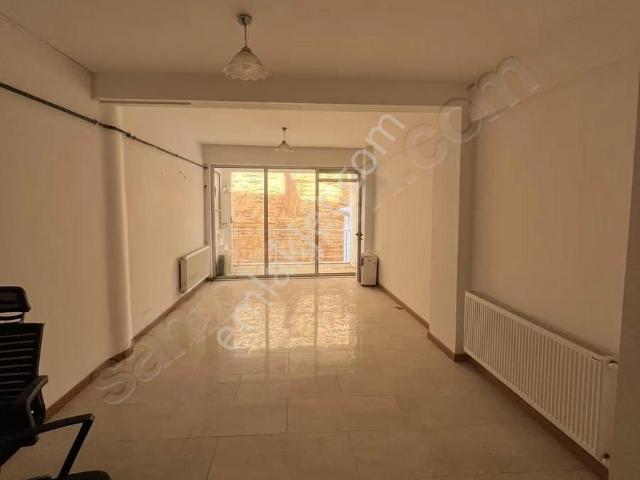 Çınar'da Depozitosuz, 50m², Asansörlü Ofis