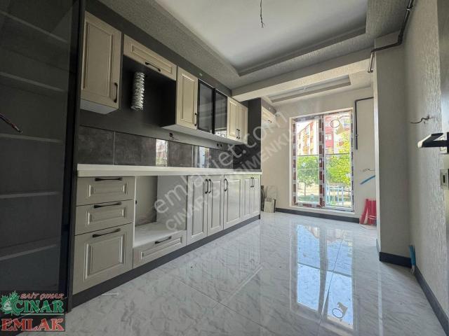 çınardan İşçilik Harikası Geniş Balkon Sevenlere Özel 2+1 Daire